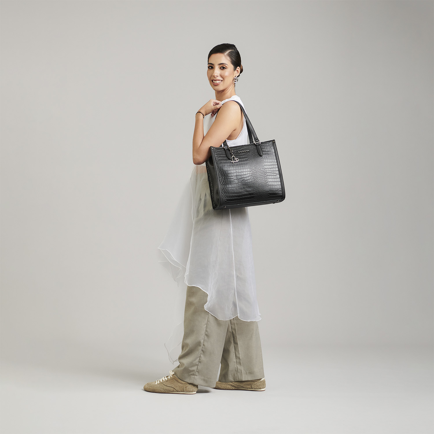 Bolsa grande para dama Gorétt by Chenson negro con asa de hombro - Imagen 8